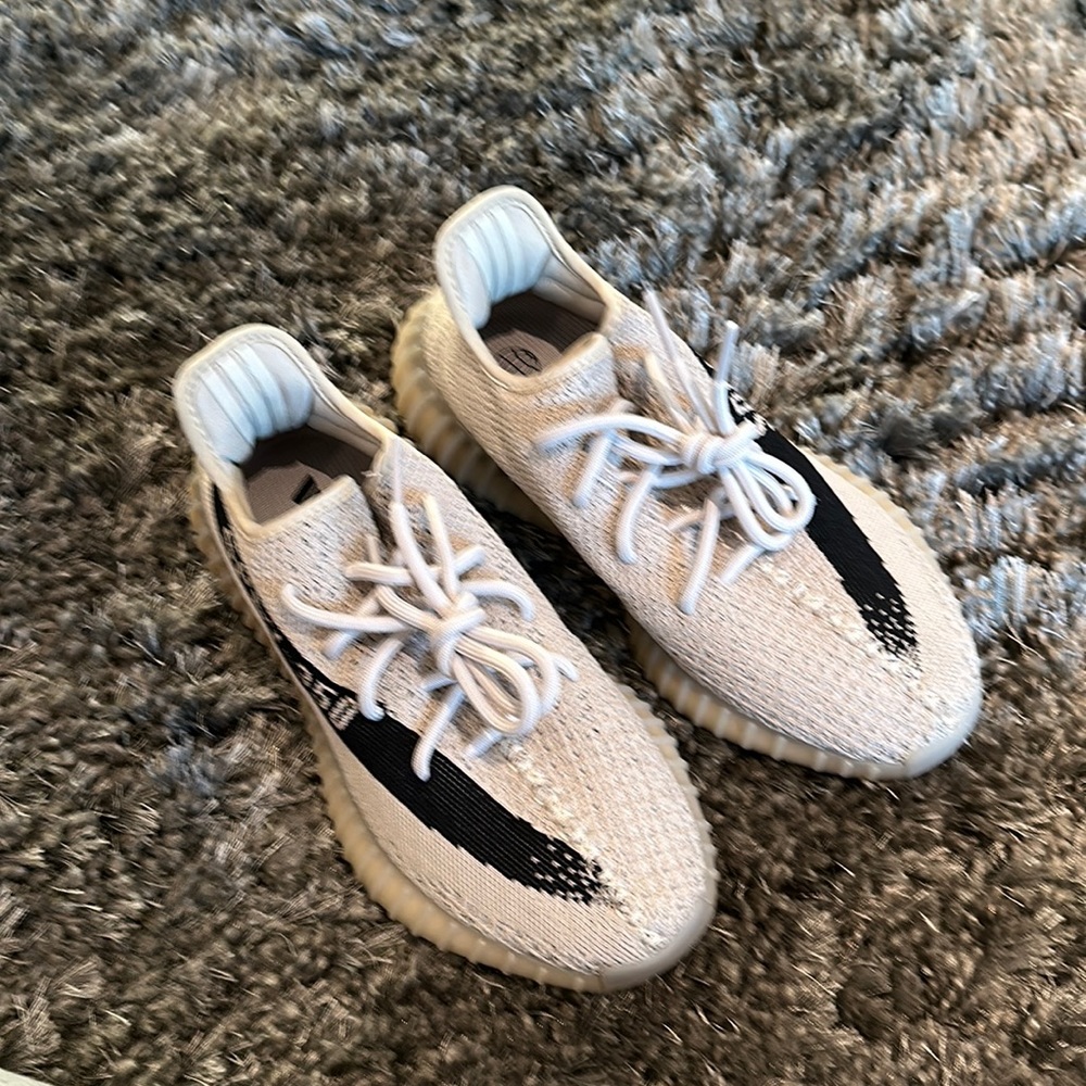 Yeezy no box great condition